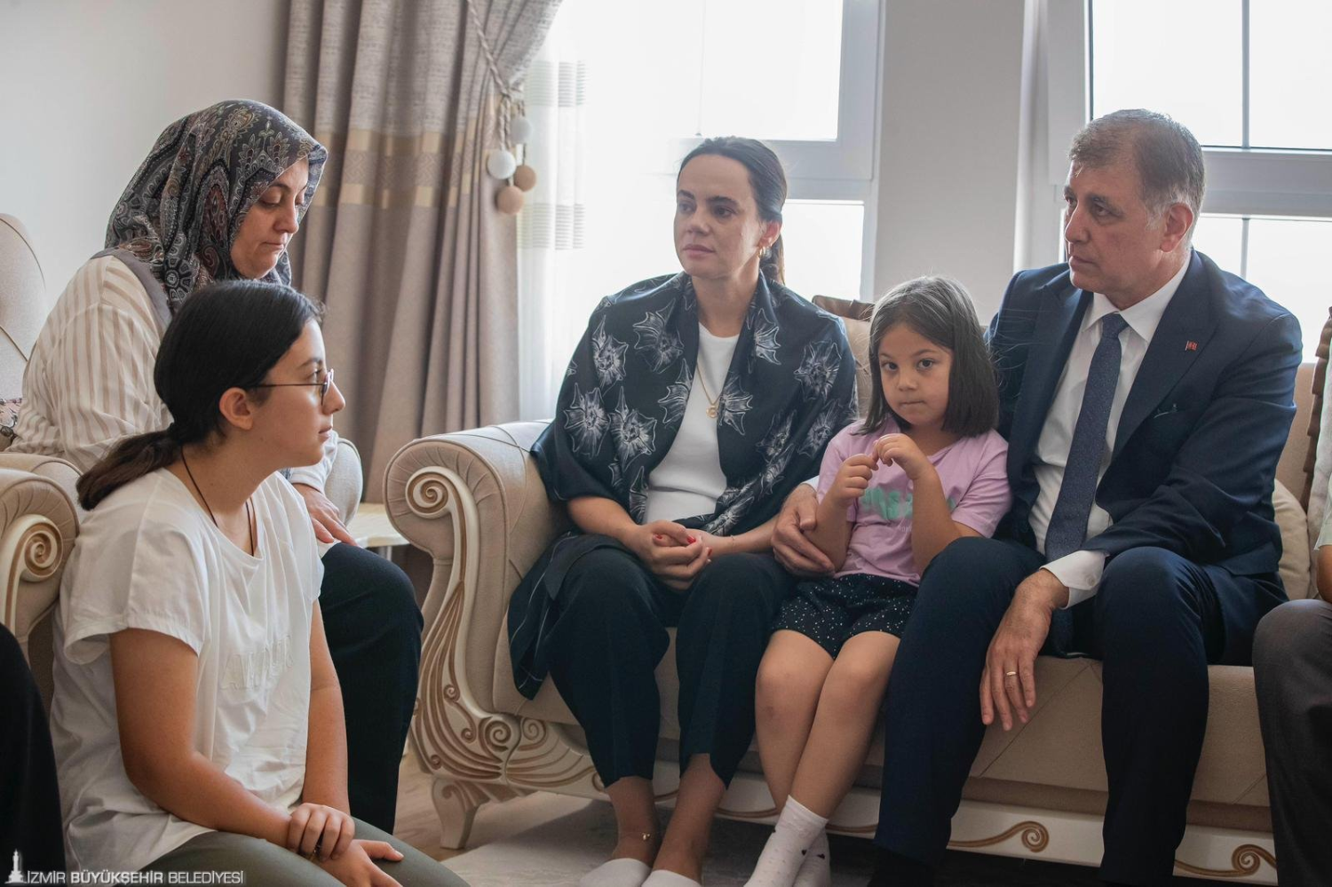 Başkan Tugay yangın şehidi İbrahim Demir’in ailesini ziyaret etti